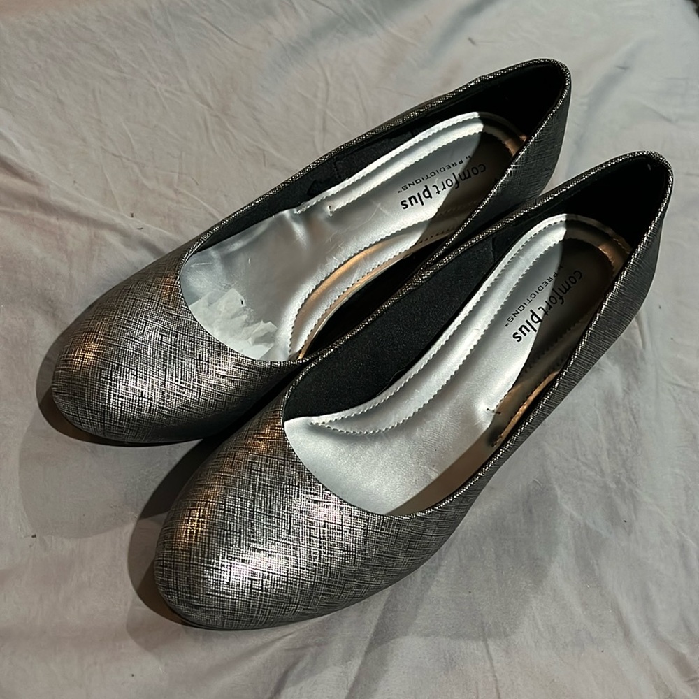 Comfort Plus By Predictions Silver Black Metalic 3 inch Heels Size 8